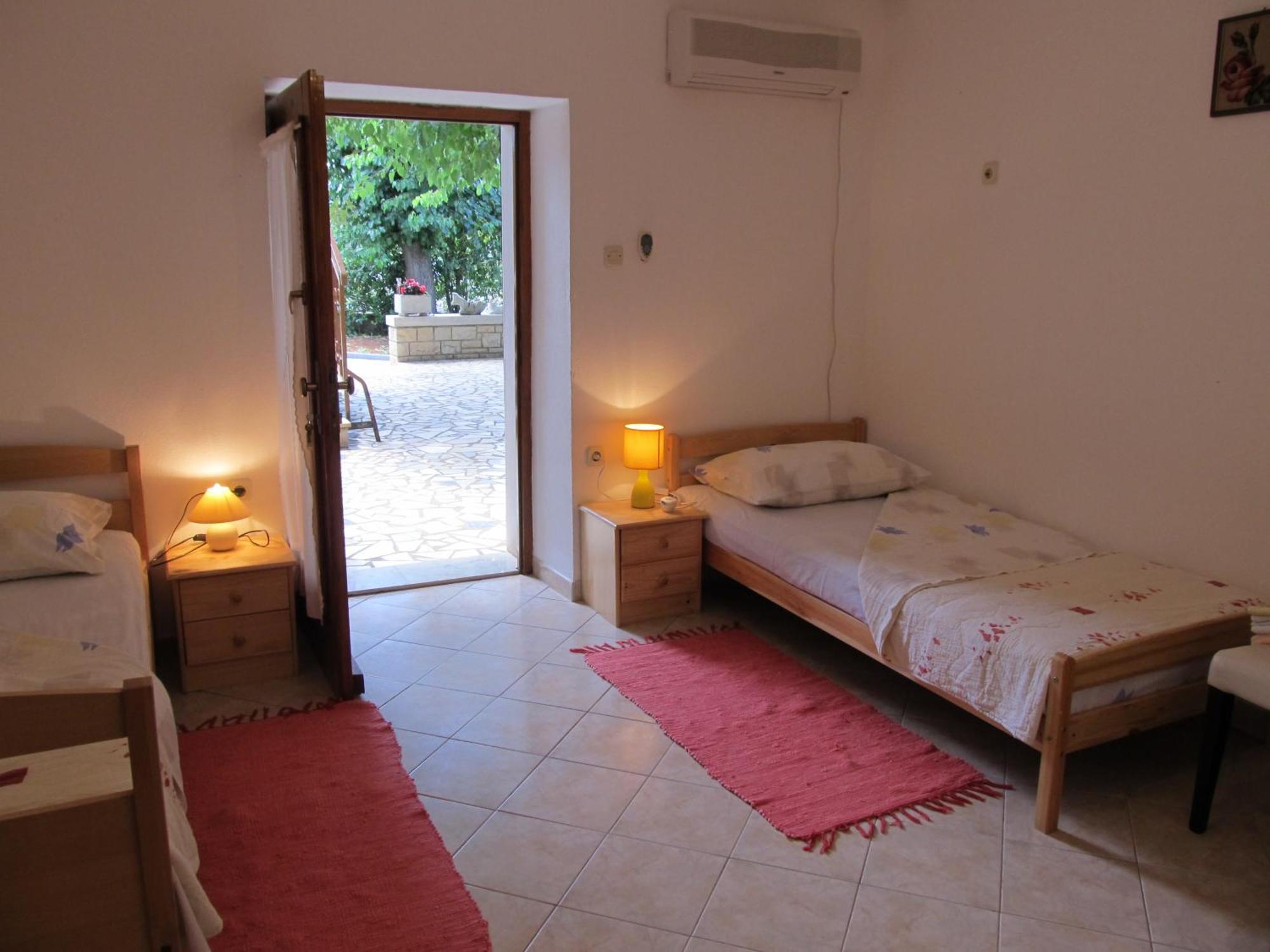 Apartments Vesna With Pool - New! Sveti Lovrec Pazenaticki Room photo
