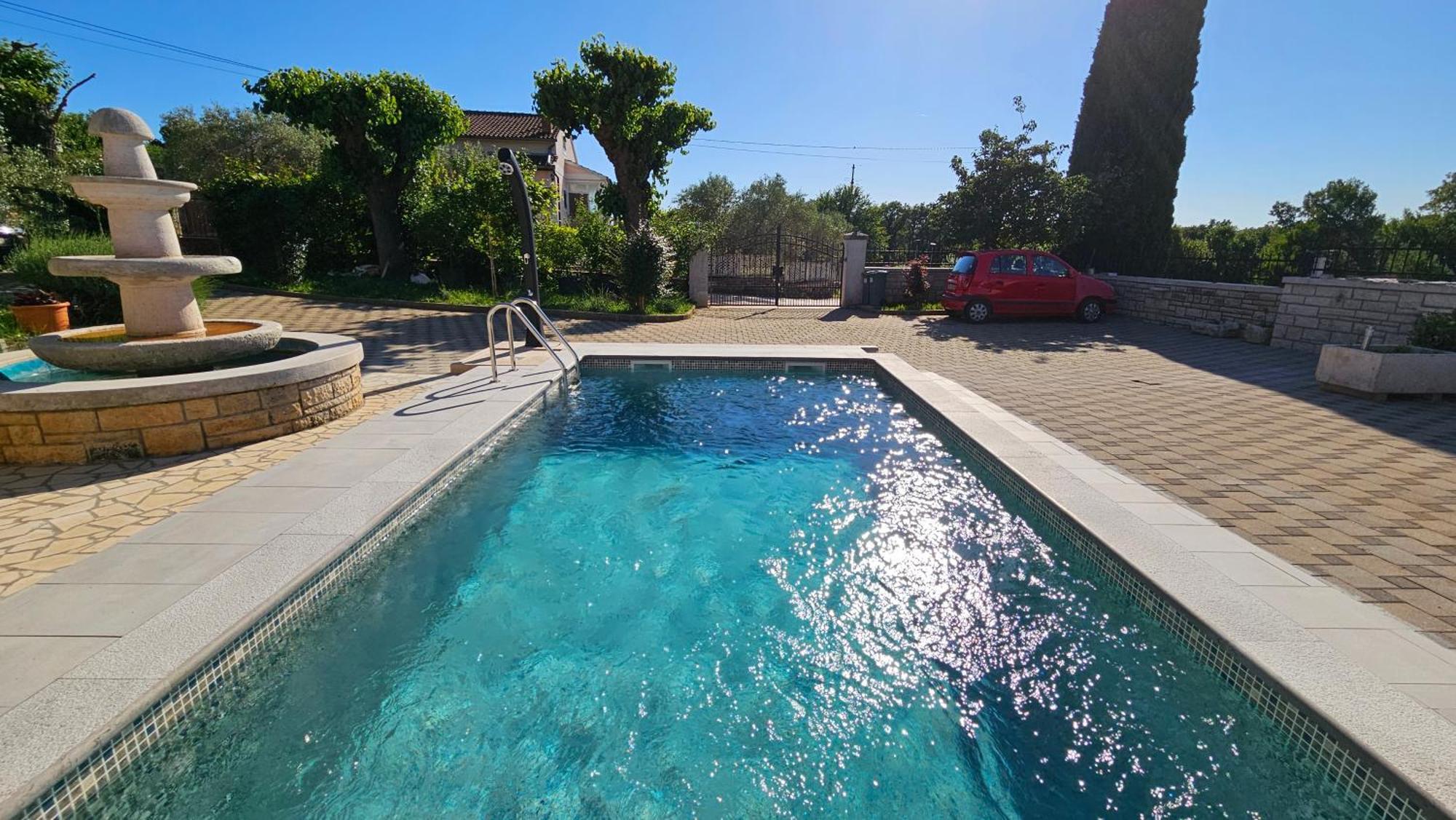 Apartments Vesna With Pool - New! Sveti Lovrec Pazenaticki Exterior photo