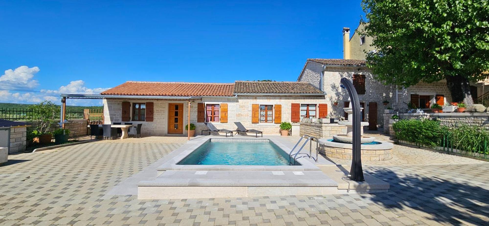 Apartments Vesna With Pool - New! Sveti Lovrec Pazenaticki Exterior photo